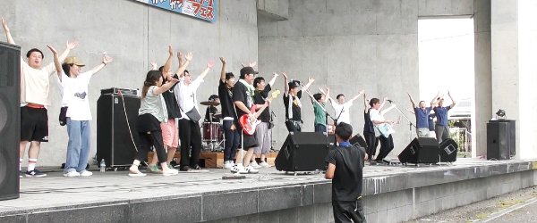 岩岩ロックフェス
岩船港夏祭り